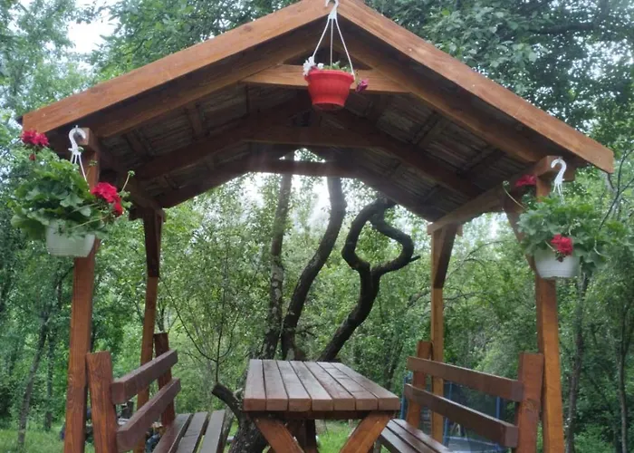 Dom wakacyjny Hidden Garden Kide